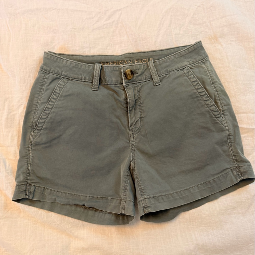 AE American Eagle Outfitters Olive Green Midi Shorts size 0